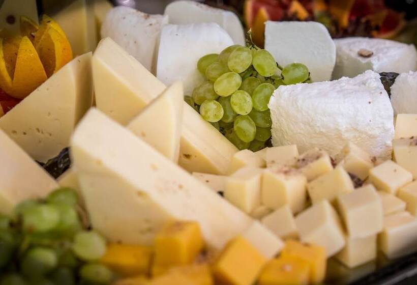 Cronwell Platamon Resort