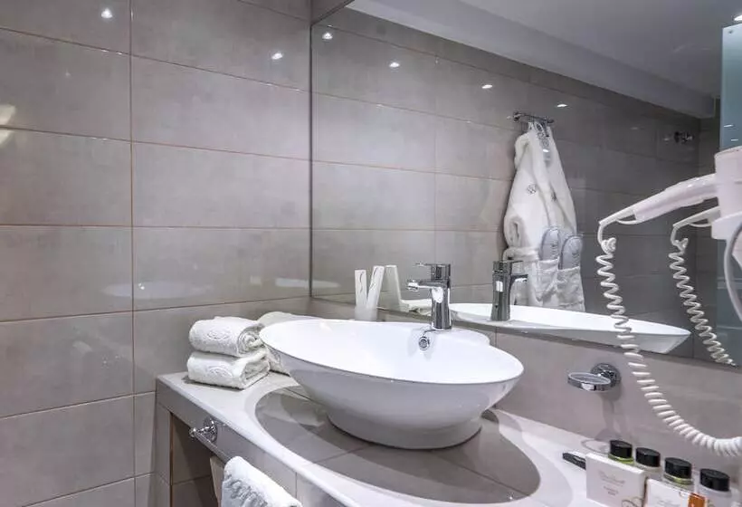 Cronwell Platamon Resort