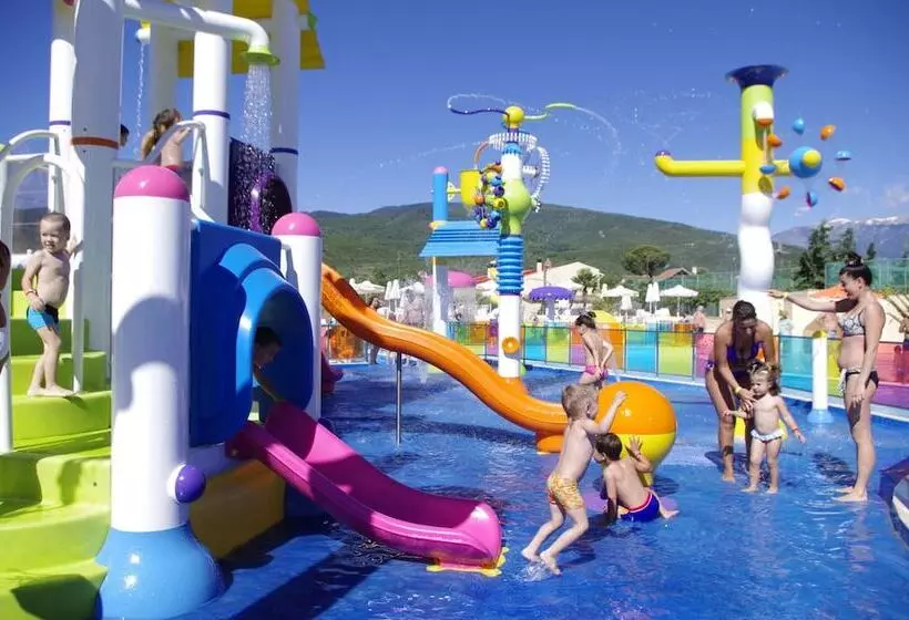 Cronwell Platamon Resort