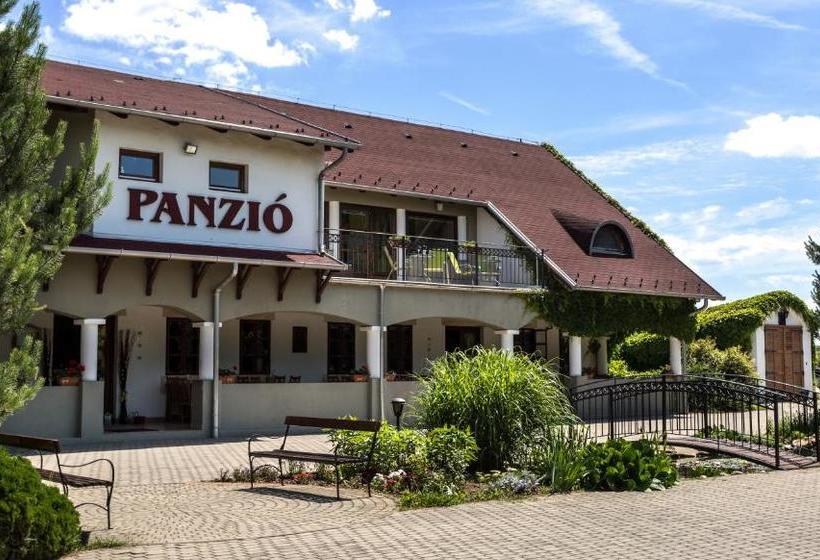 ホテル Bikavölgyi Panzió