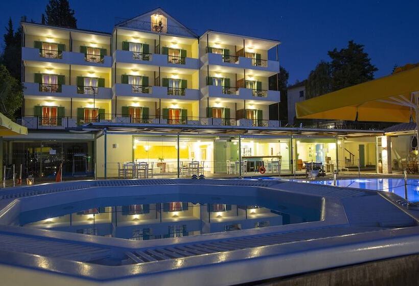 Отель Cleopatra Beach