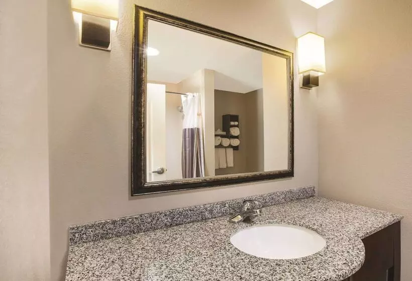 فندق La Quinta By Wyndham Baton Rouge Denham Springs
