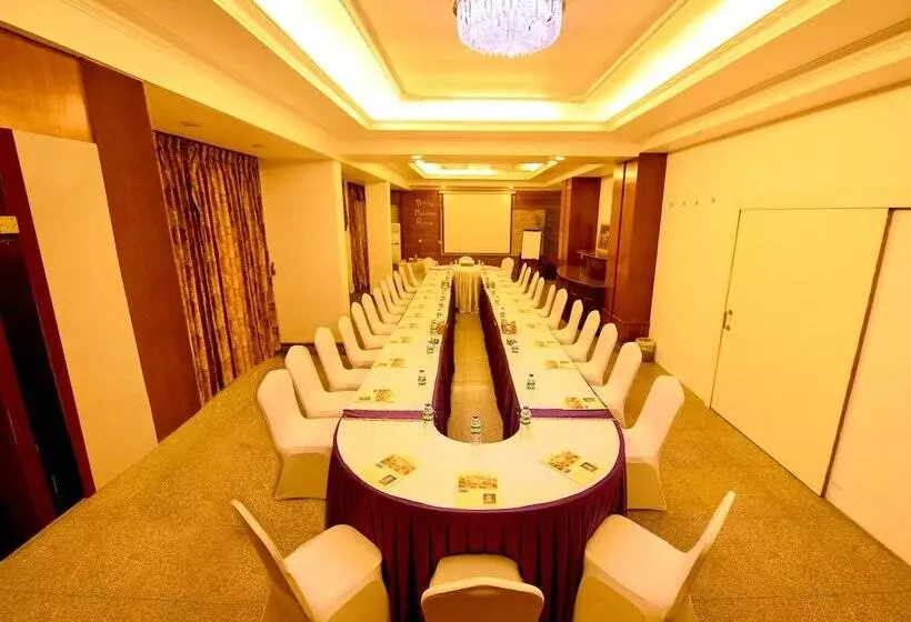 هتل Queen Mandalay