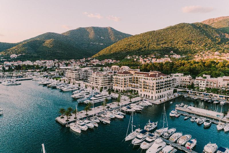 هتل Regent Porto Montenegro & Residences