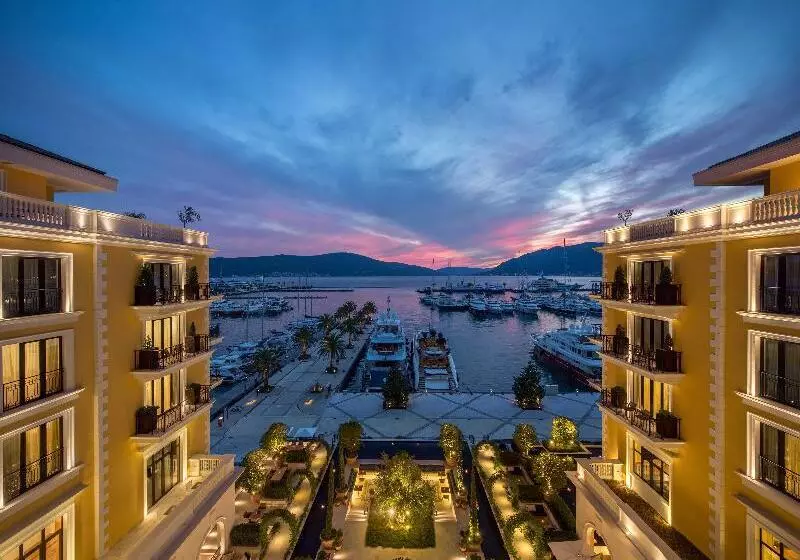 هتل Regent Porto Montenegro & Residences