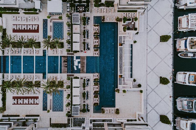 هتل Regent Porto Montenegro & Residences