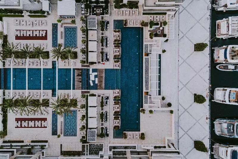 هتل Regent Porto Montenegro & Residences