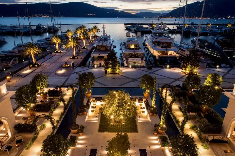 هتل Regent Porto Montenegro & Residences