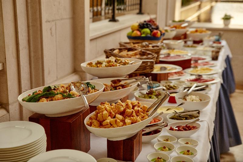 هتل Regent Porto Montenegro & Residences