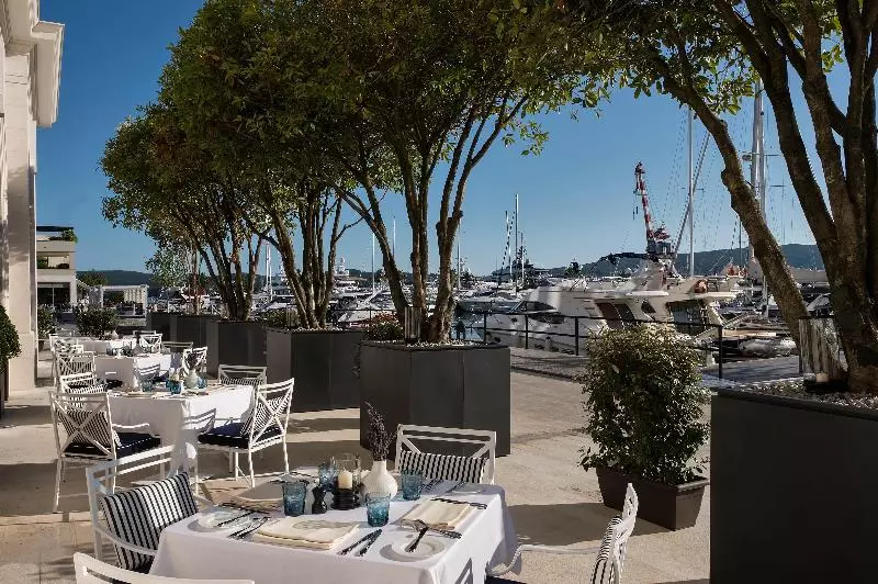 هتل Regent Porto Montenegro & Residences