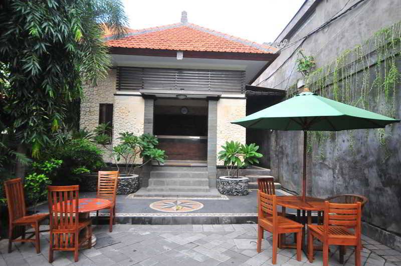 Sandat Hotel Legian