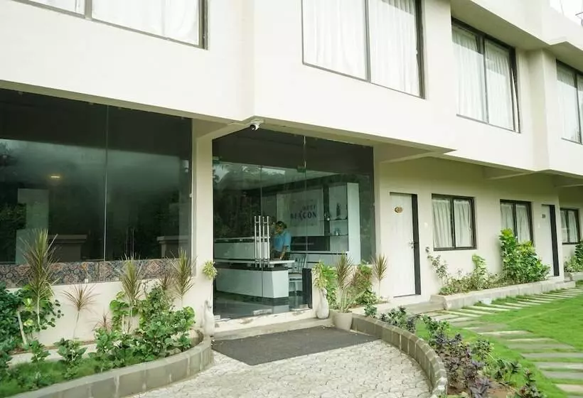 Hotelli Nest Beacon Resort Daman