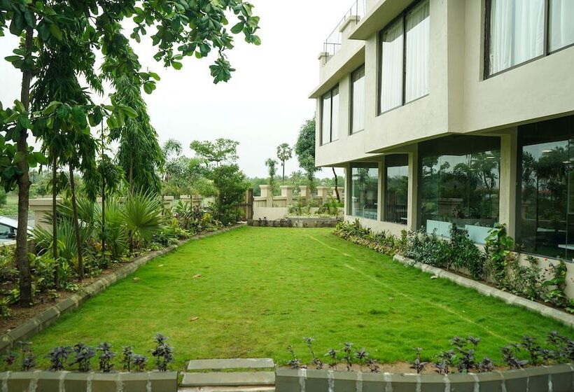 Hotel Nest Beacon Resort Daman