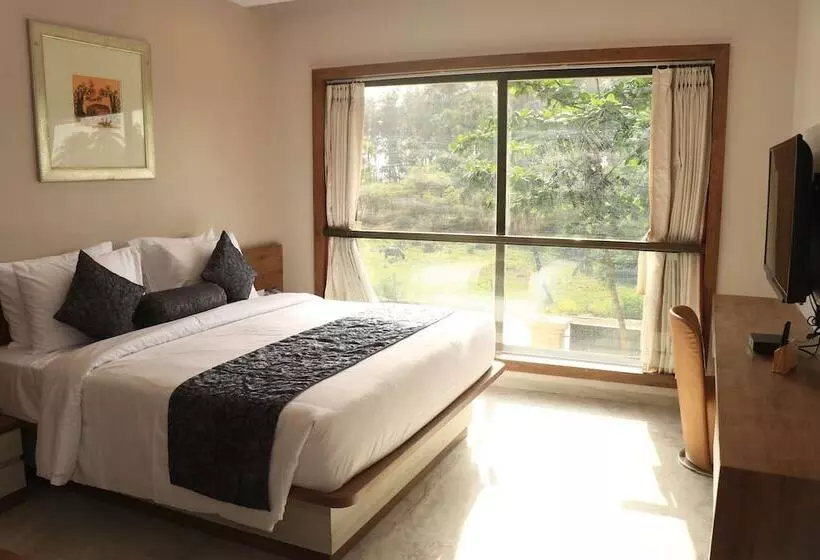 Hotelli Nest Beacon Resort Daman