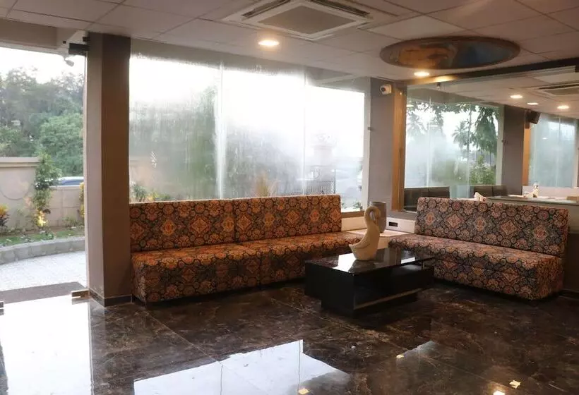 Hotelli Nest Beacon Resort Daman