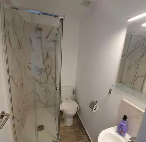 پانسیون Hostal Vara Madrid