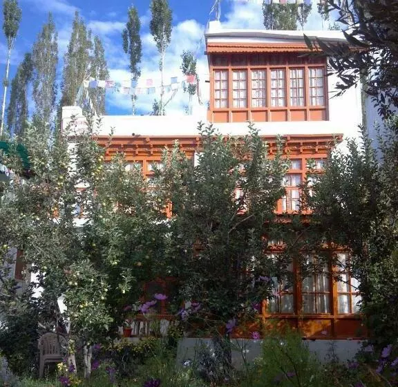 Majatalo Thangkop House