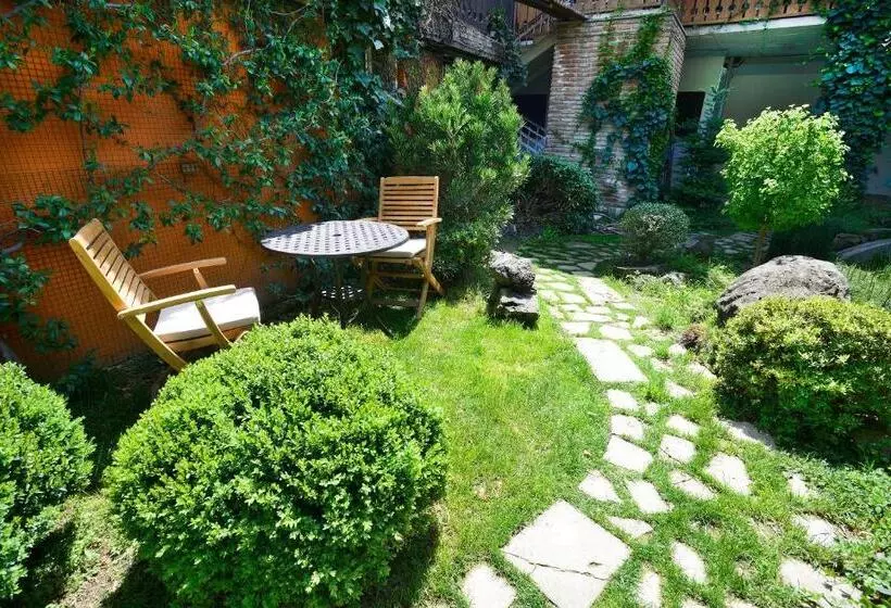پانسیون The Zodiac Garden