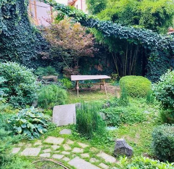 پانسیون The Zodiac Garden