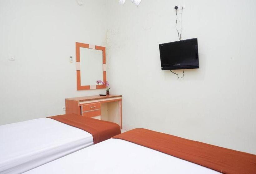 Urbanview Hotel Platinum Parepare