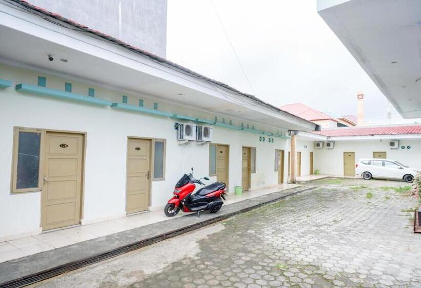 Urbanview Hotel Platinum Parepare