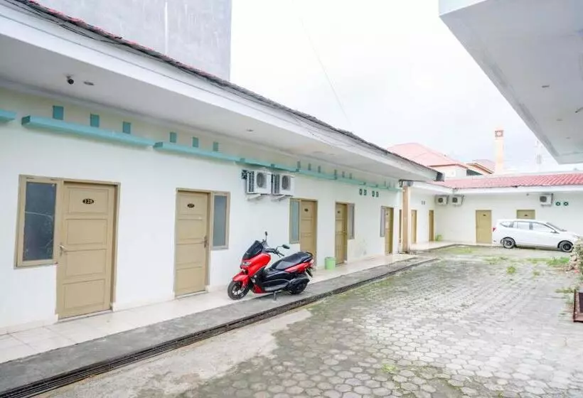 Urbanview Hotel Platinum Parepare