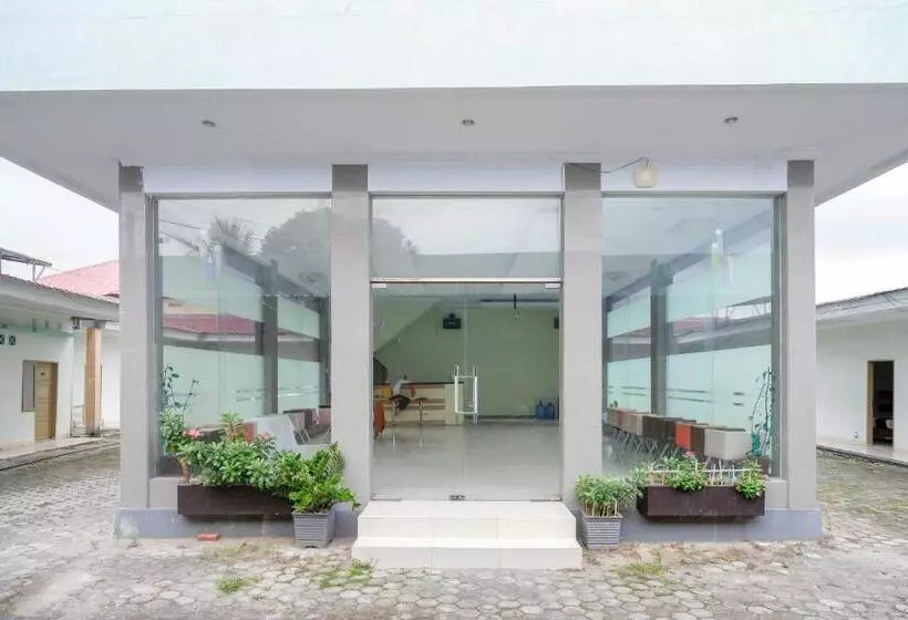 Urbanview Hotel Platinum Parepare