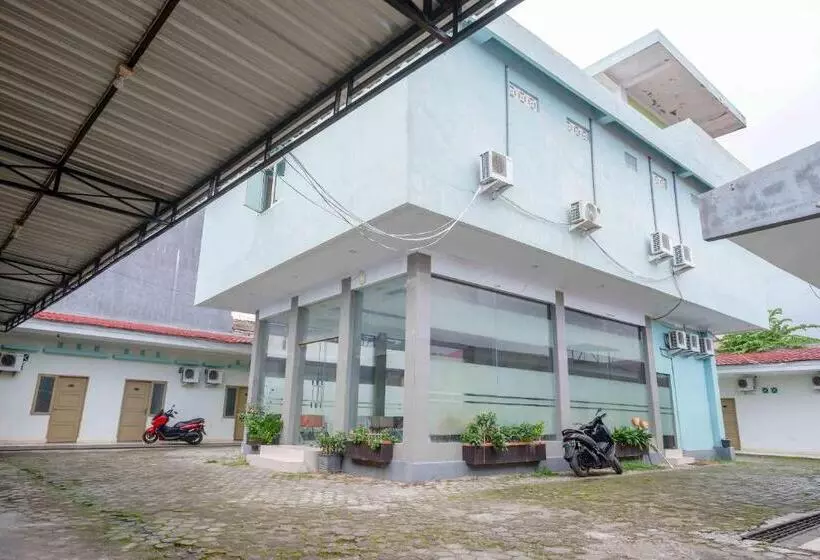 Urbanview Hotel Platinum Parepare