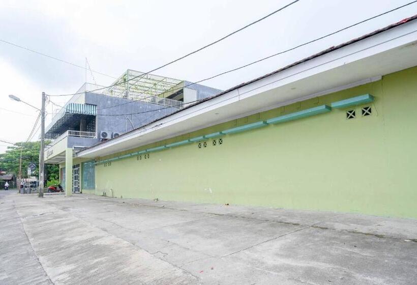 Urbanview Hotel Platinum Parepare