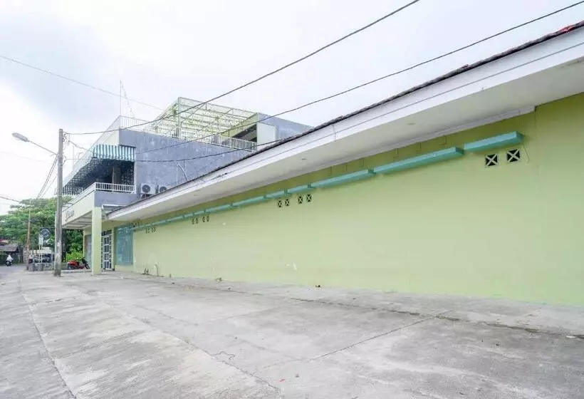 Urbanview Hotel Platinum Parepare