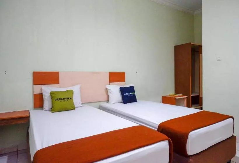 Urbanview Hotel Platinum Parepare