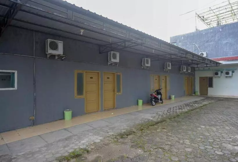 Urbanview Hotel Platinum Parepare