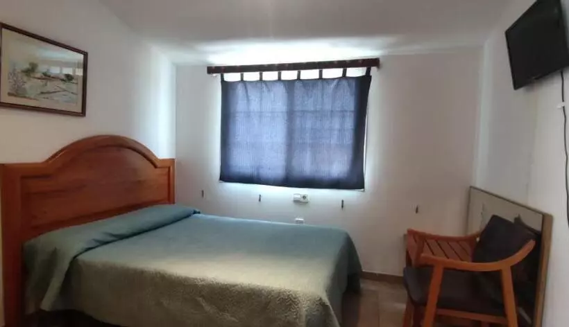 Hotelli Hostal Restaurant Paca