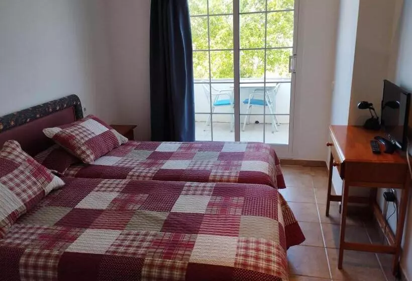 Hotelli Hostal Restaurant Paca