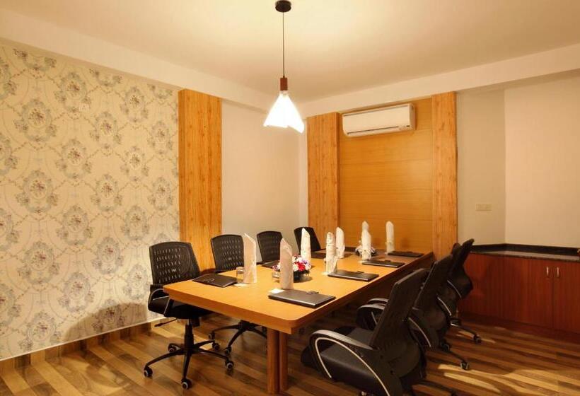 בית מלון כפרי Park Residency Koothattukulam