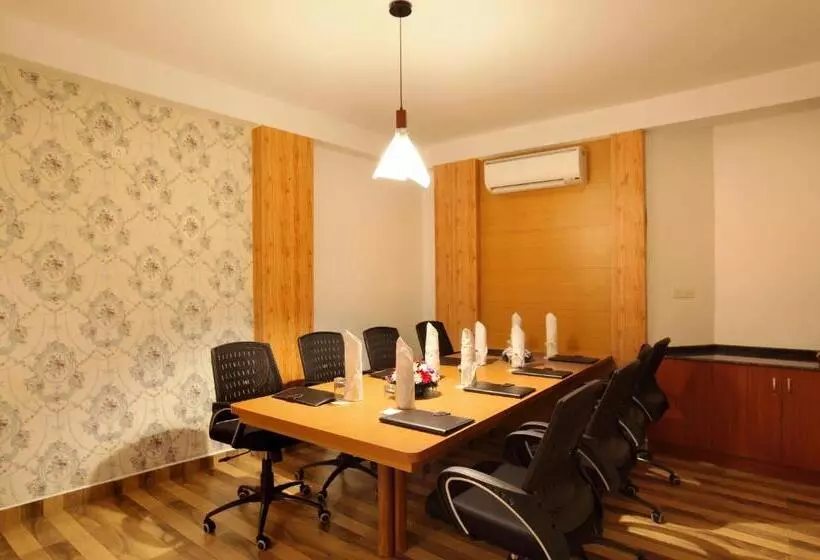 ホテル Park Residency Koothattukulam