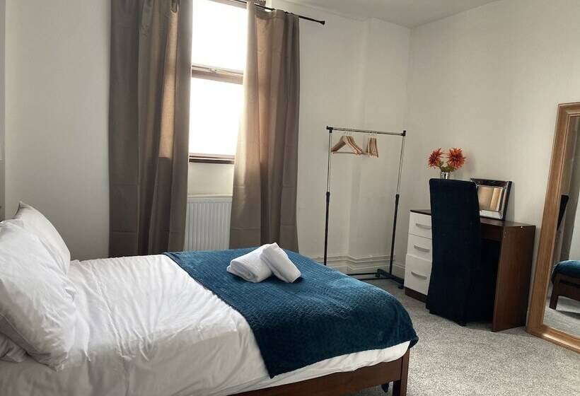 Modern 2 Bedroom Flat In Robert St Swansea