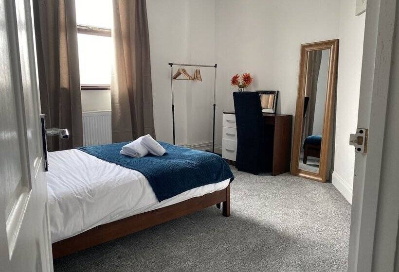 Modern 2 Bedroom Flat In Robert St Swansea