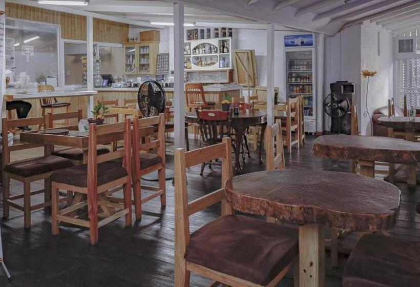 تختخواب و صبحانه Incognito Culture Rooms