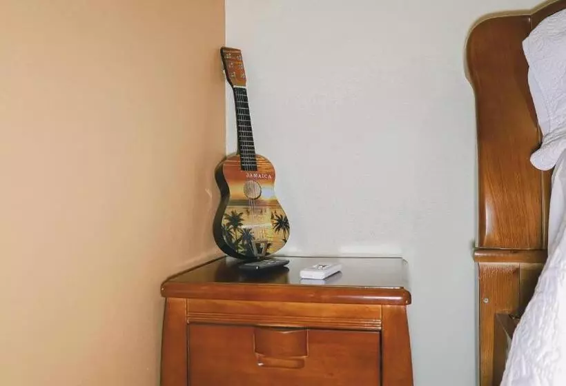 تختخواب و صبحانه Incognito Culture Rooms