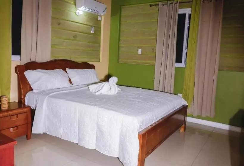 تختخواب و صبحانه Incognito Culture Rooms