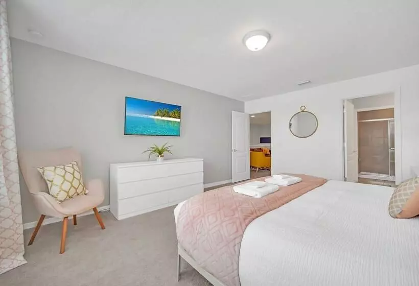 Stunning Lake View Themed Bedrooms With Comfortable And Sophisticated Decor 5ws886