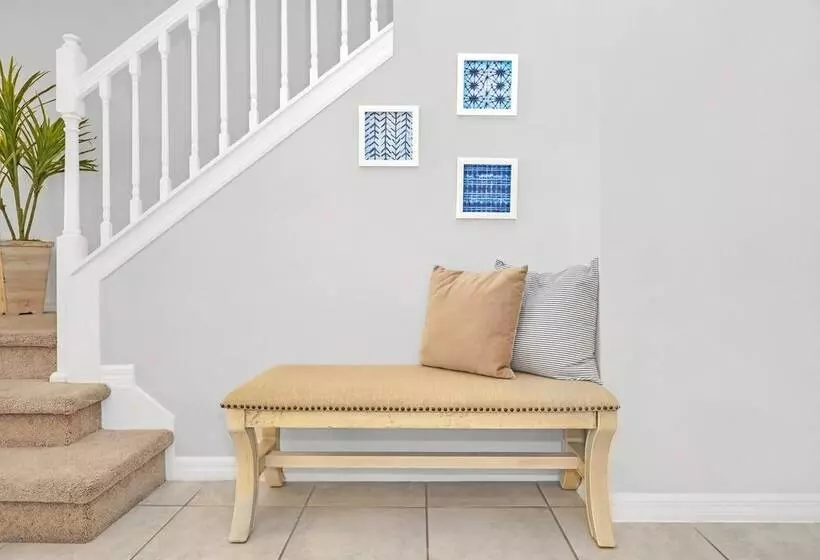 Stunning Lake View Themed Bedrooms With Comfortable And Sophisticated Decor 5ws886