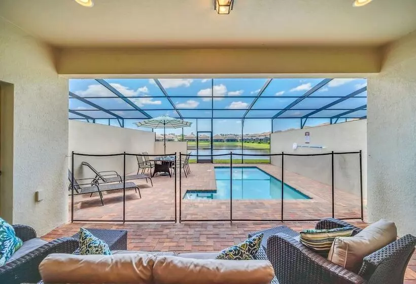 Stunning Lake View Themed Bedrooms With Comfortable And Sophisticated Decor 5ws886