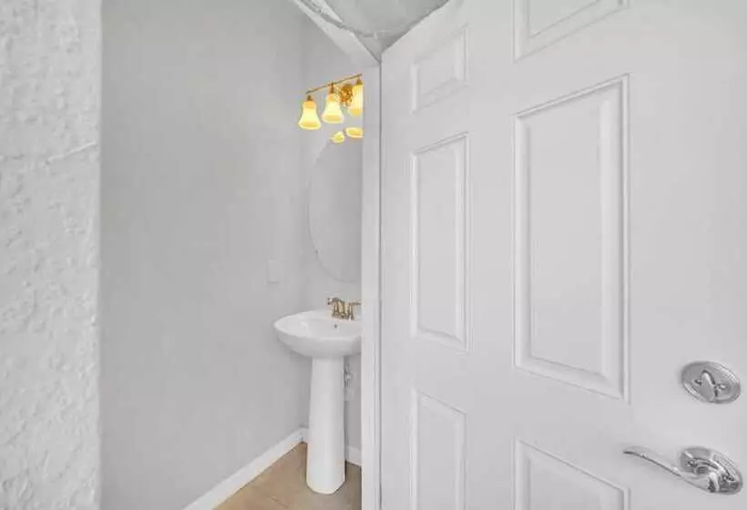 Stunning Lake View Themed Bedrooms With Comfortable And Sophisticated Decor 5ws886