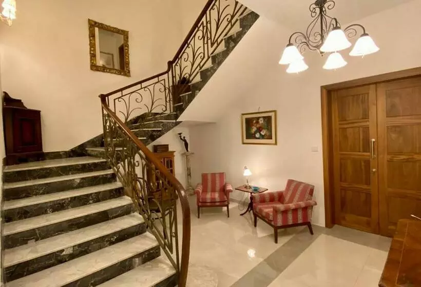 تختخواب و صبحانه Maltese Garden Villa