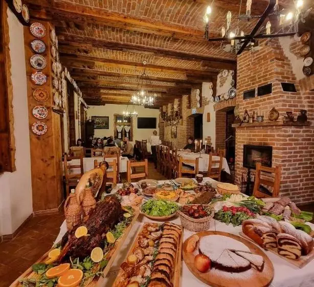 Hotelli Conacul Sfântul Sava Brancovici