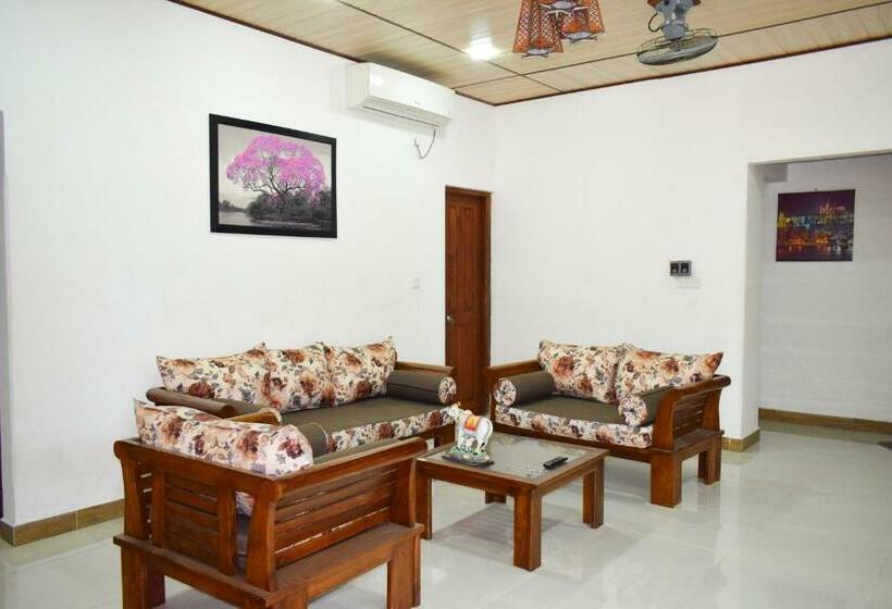 Hotel Parallel Villa