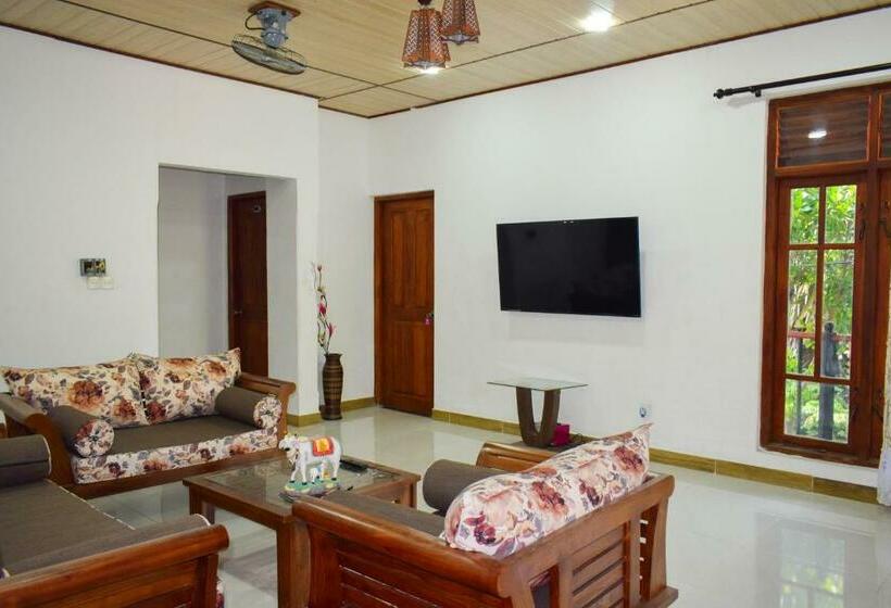 Hotel Parallel Villa