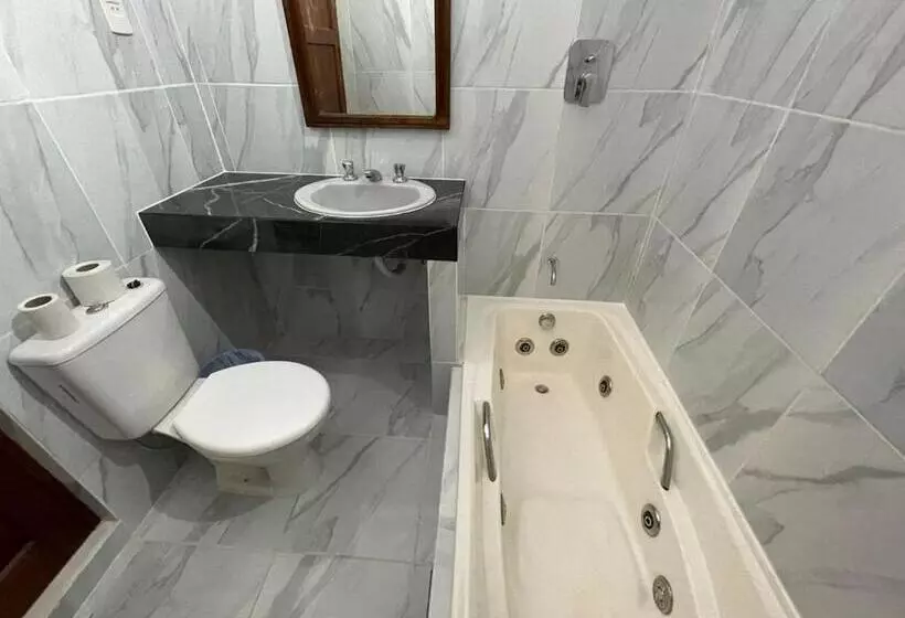 هتل Poneloya